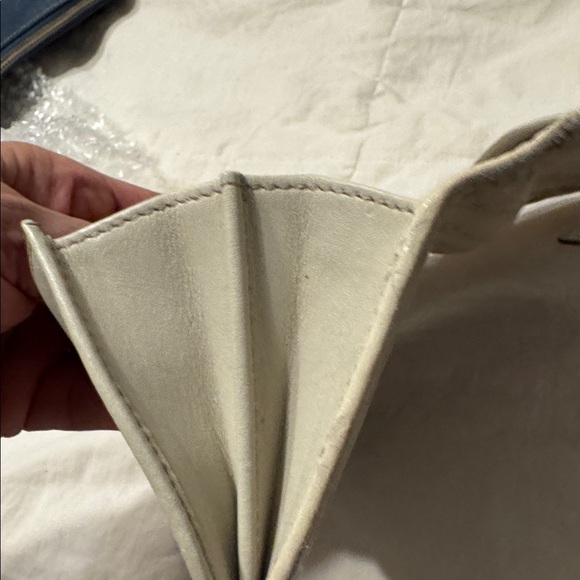 Gucci Embossed Leather Wallet with Gold Accent - Picture 5 of 6